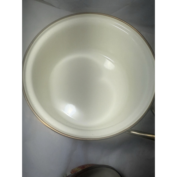 MacKenzie Childs White Flower Market 2.5 Quart Saucepan - Picture 6 of 15